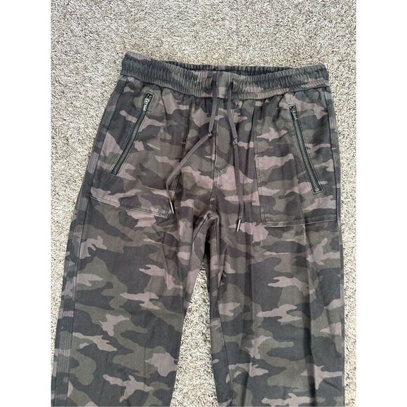 Athleta Farallon Jogger Pant Black Olive Camo Print Size 2 Sweatpants Athleisure - Picture 10 of 11